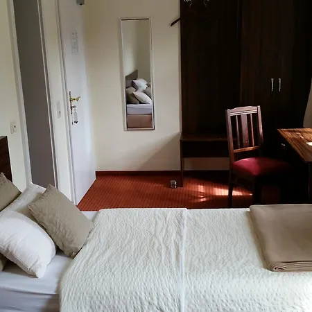 מלון Linde Restaurant & Nußloch